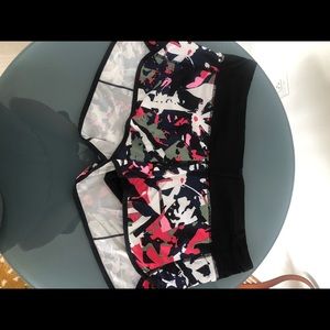 Lululemon speed up short. GOOD CONDITION.